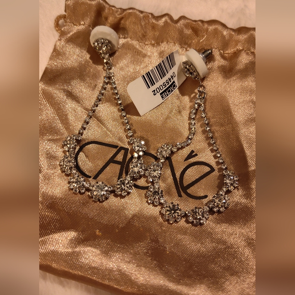 NWT! Vintage Cache Dangling Earrings
